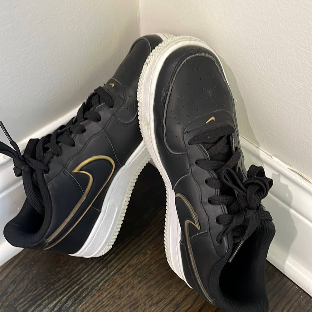 Kids Nike Air Force 1 sneaker. Size 6.5y. Black with gold details.